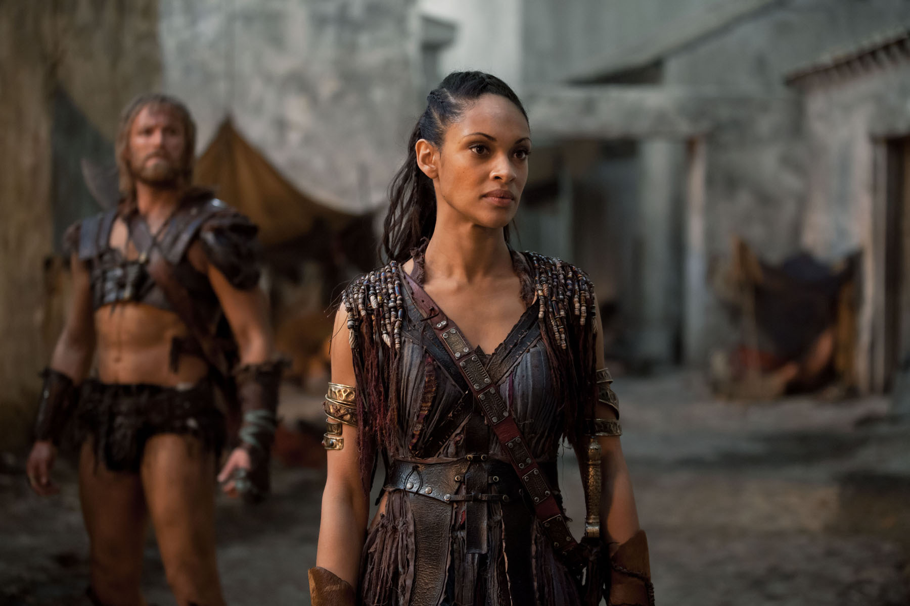 Still of Ditch Davey and Cynthia Addai-Robinson in Spartacus: Blood and Sand (2010)
