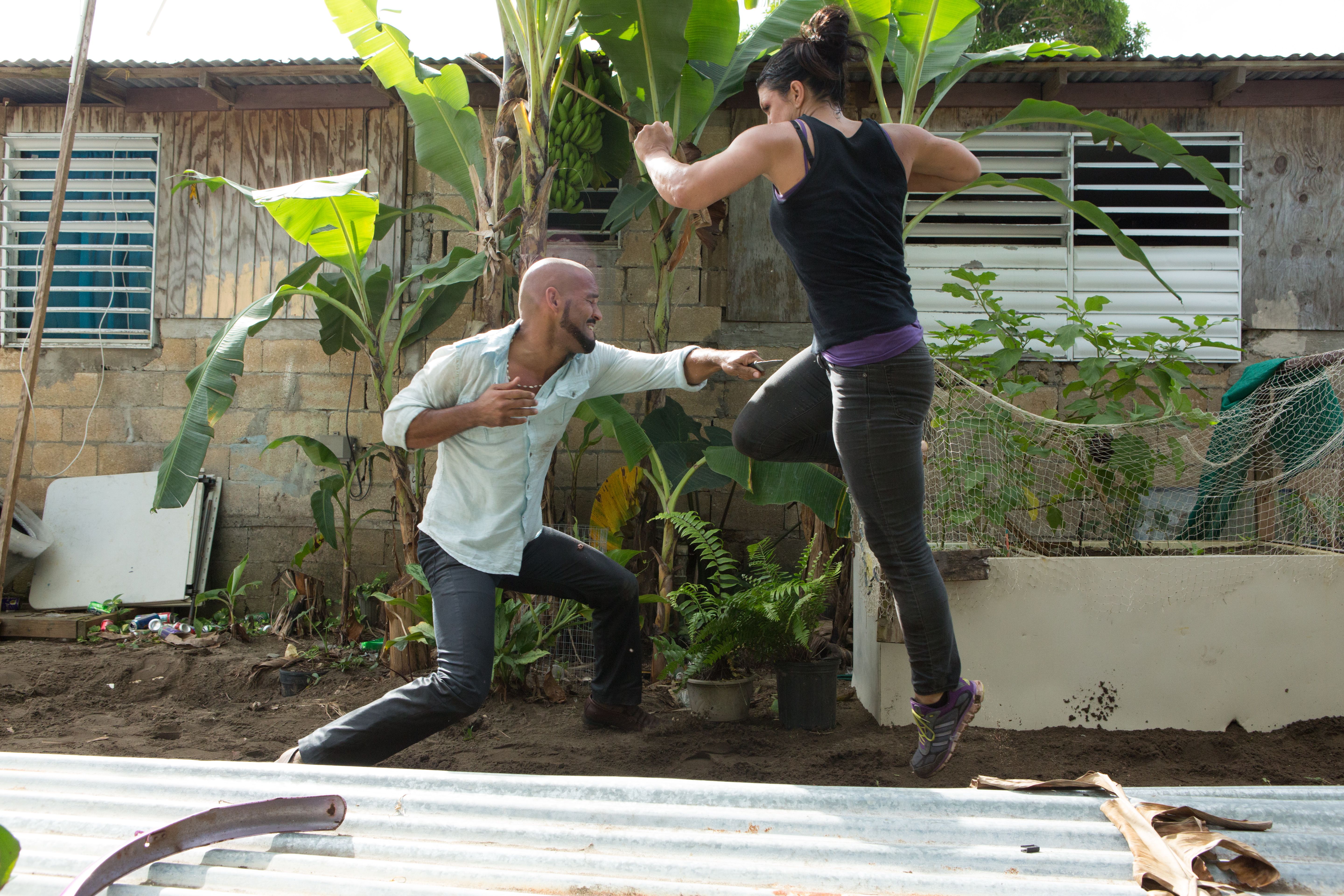 Still of Amaury Nolasco and Gina Carano in Kraujo kerstas (2014)