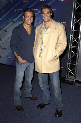 Geoff Stults and George Stults at event of Pasveikink mirti kita diena (2002)