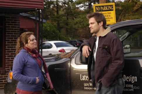 Still of Geoff Stults and Rebecca Field in October Road (2007)