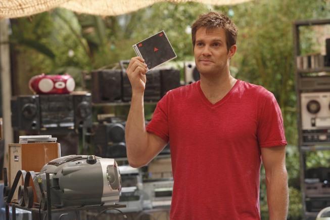 Still of Geoff Stults in The Finder: An Orphan Walks Into a Bar (2012)