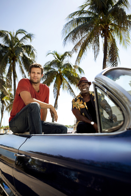 Still of Michael Clarke Duncan and Geoff Stults in The Finder (2012)