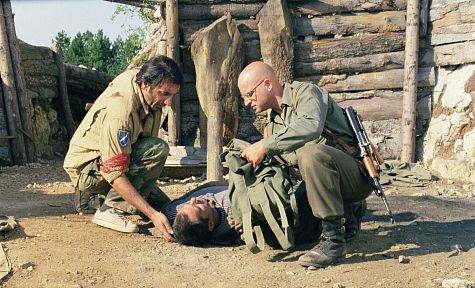 Still of Rene Bitorajac and Branko Djuric in No Man's Land (2001)