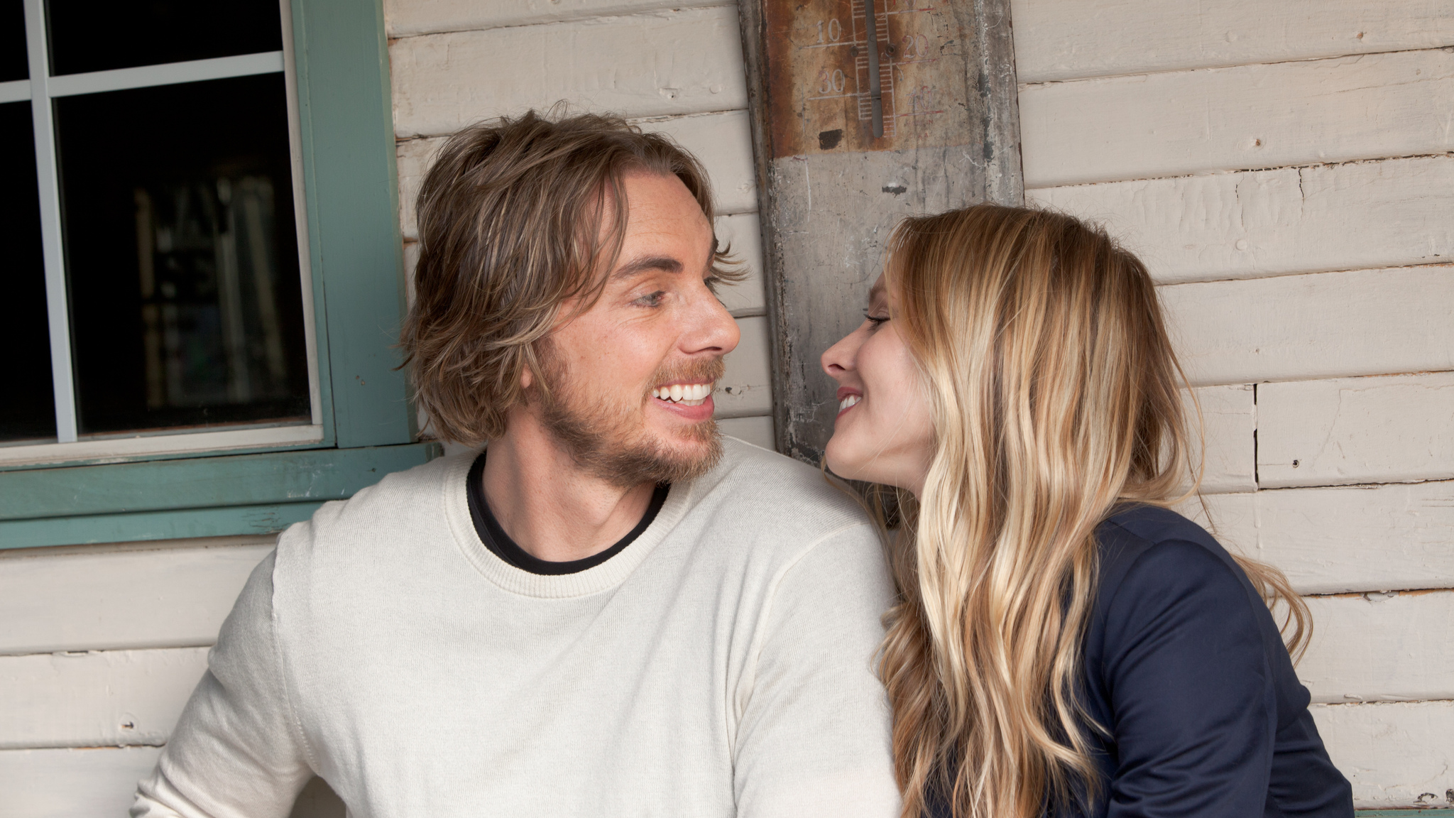 Still of Kristen Bell and Dax Shepard in Hit and Run (2012)