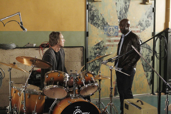 Still of D.B. Woodside and Dax Shepard in Parenthood (2010)