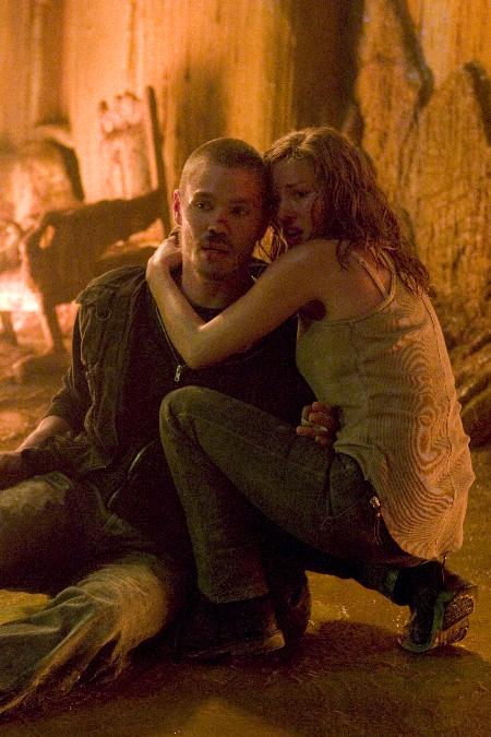 Still of Elisha Cuthbert and Chad Michael Murray in Vasko namai (2005)