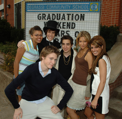 Ryan Cooley, Jake Goldsbie, Sarah Barrable-Tishauer, Jamie Johnston and Shenae Grimes-Beech at event of Degrassi: The Next Generation (2001)