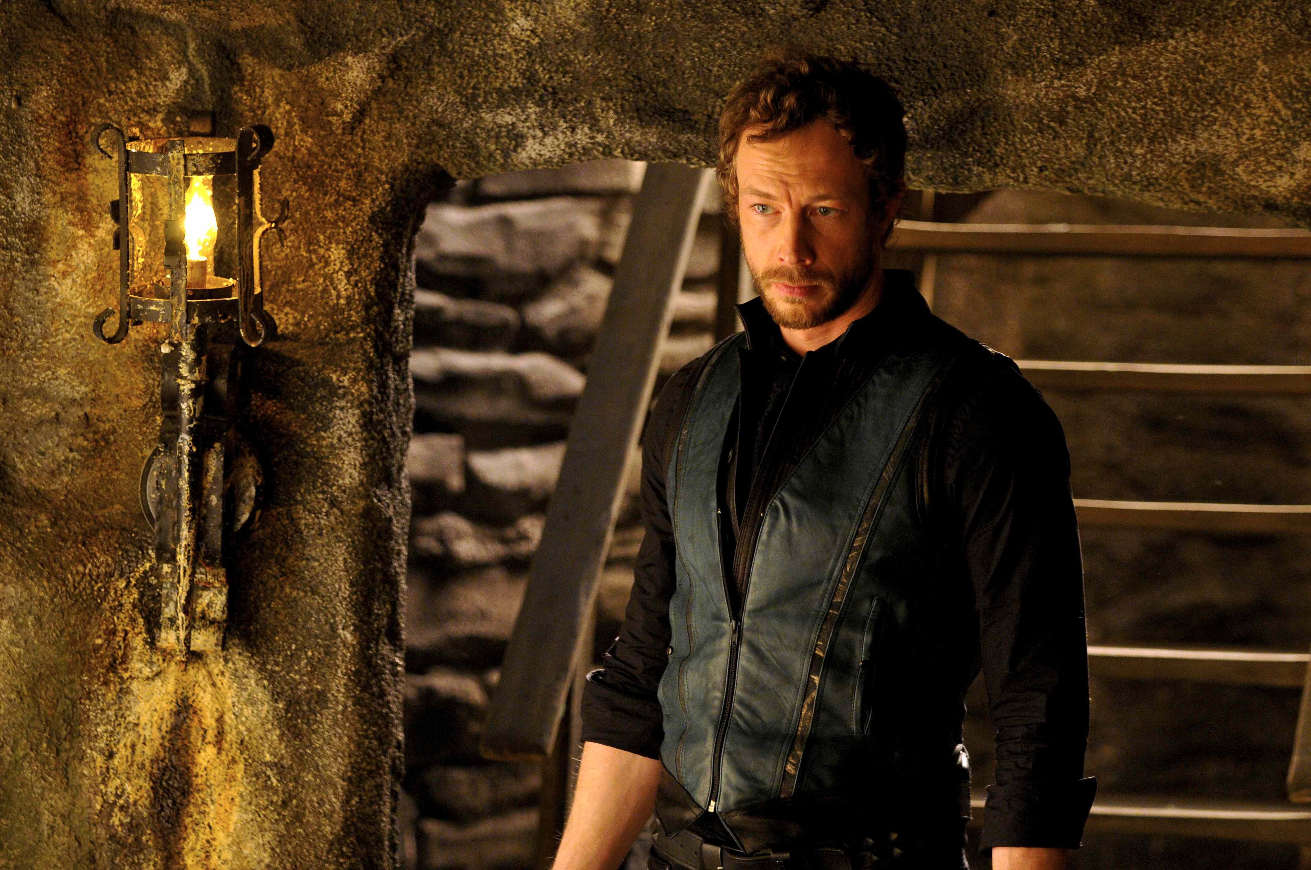 Dyson (Kris Holden Ried)