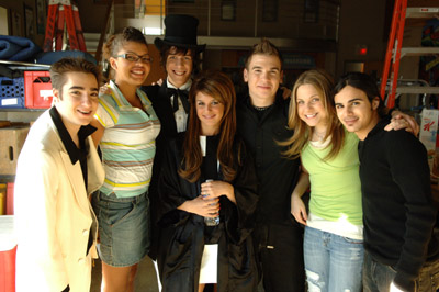 Lauren Collins, Ryan Cooley, Jake Goldsbie, Sarah Barrable-Tishauer, Shane Kippel, Adamo Ruggiero and Shenae Grimes-Beech at event of Degrassi: The Next Generation (2001)