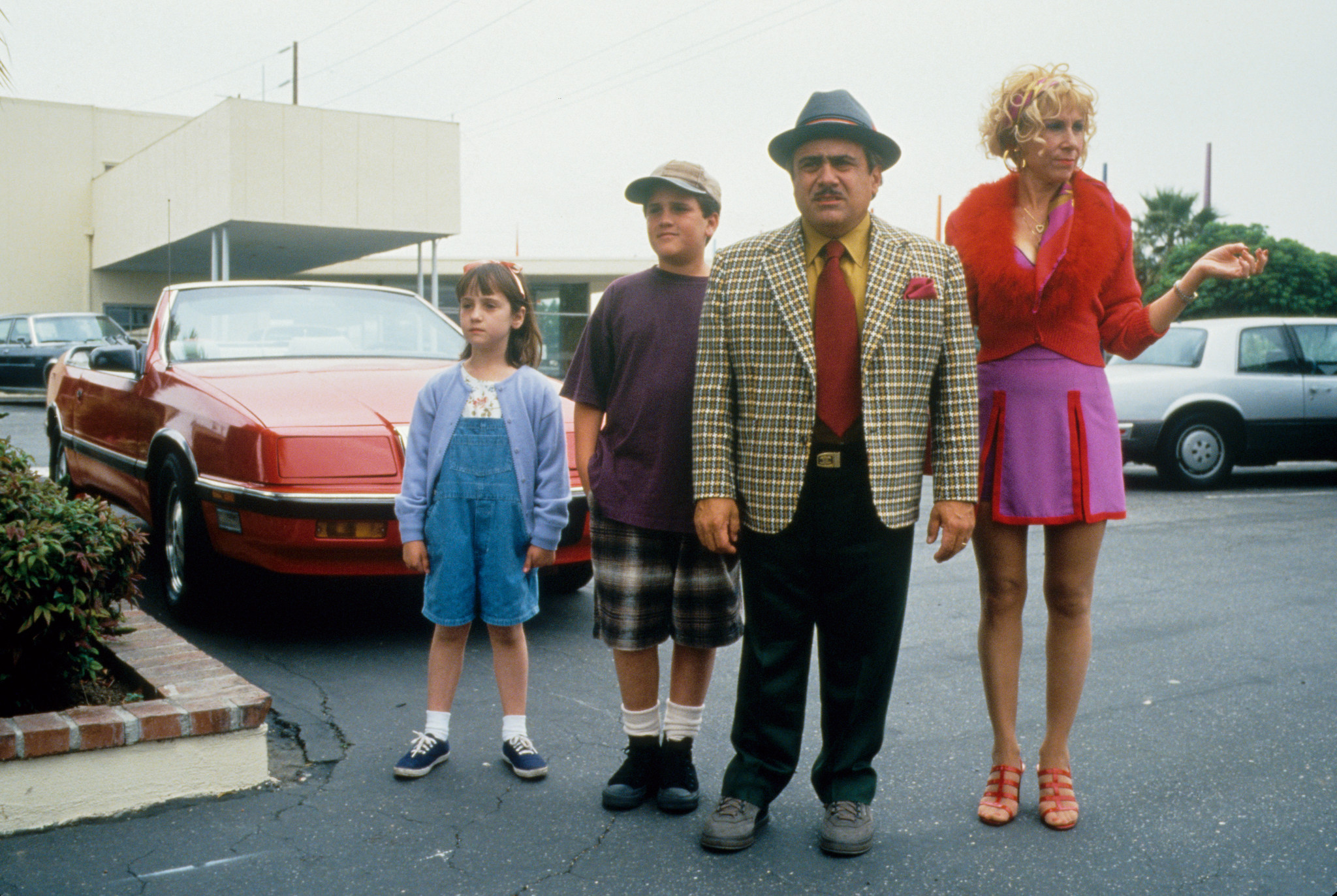 Still of Danny DeVito, Rhea Perlman and Mara Wilson in Matilda (1996)