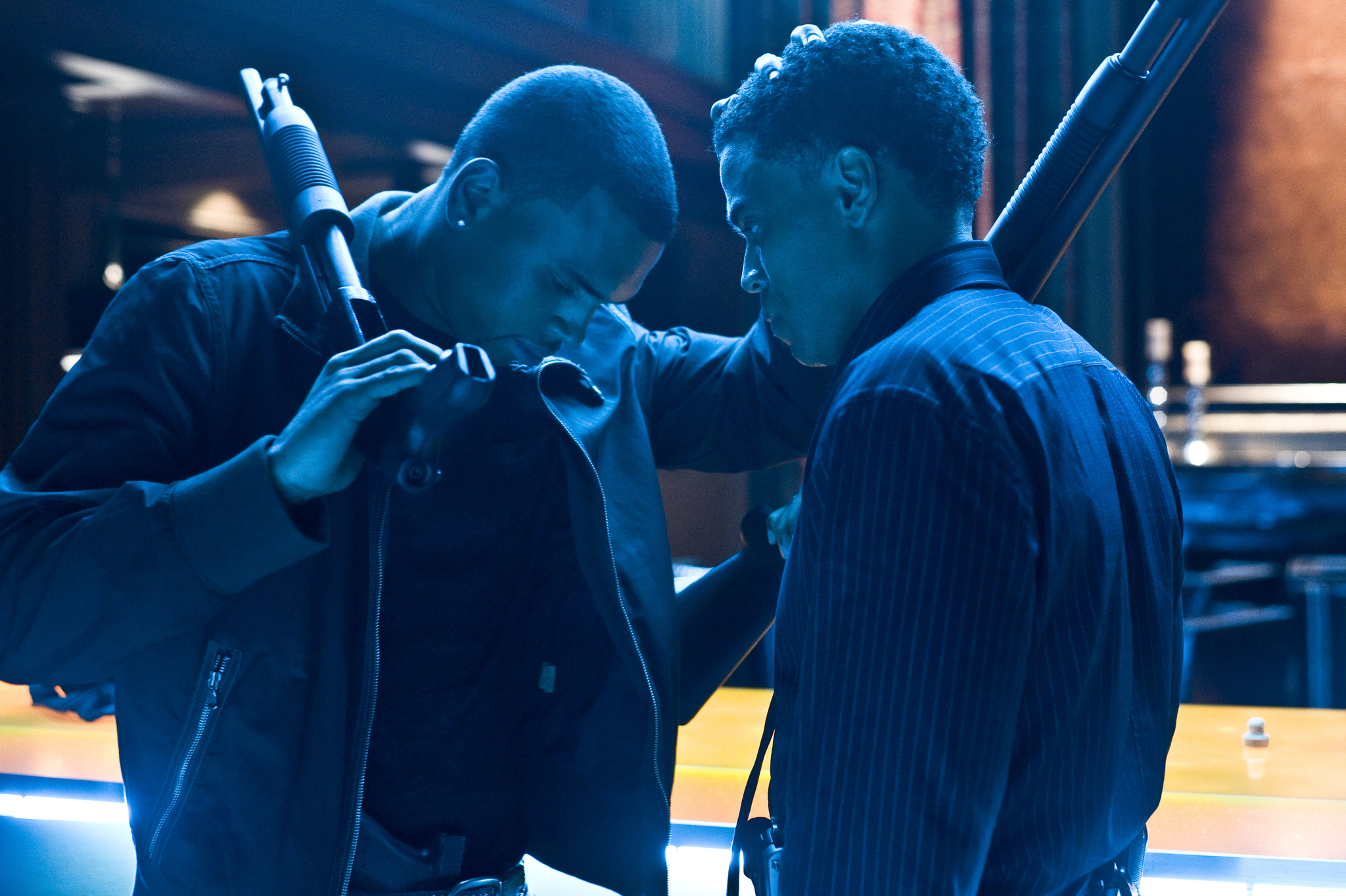Still of Michael Ealy and Chris Brown in Takers (2010)