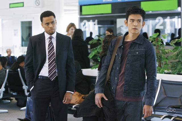 Still of John Cho and Michael Ealy in Zvilgsnis i ateiti (2009)