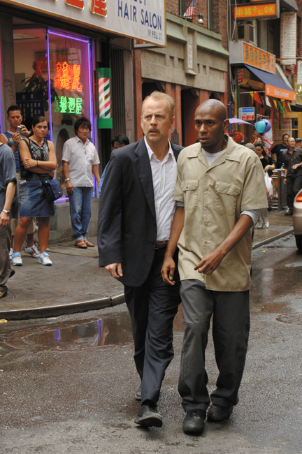 Still of Bruce Willis and Yasiin Bey in 16 kvartalu (2006)