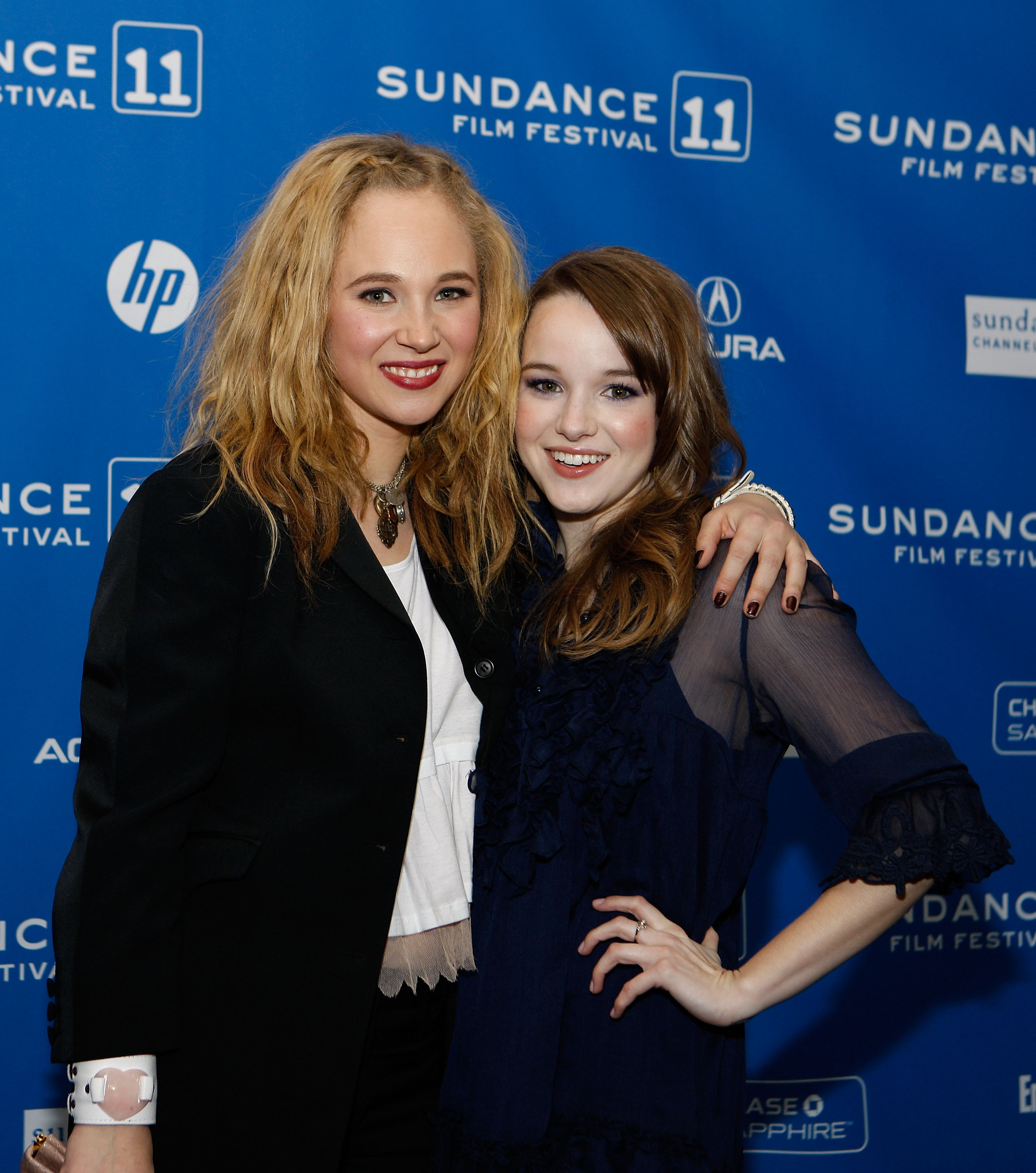 Kay Panabaker and Juno Temple at event of Little Birds (2011)