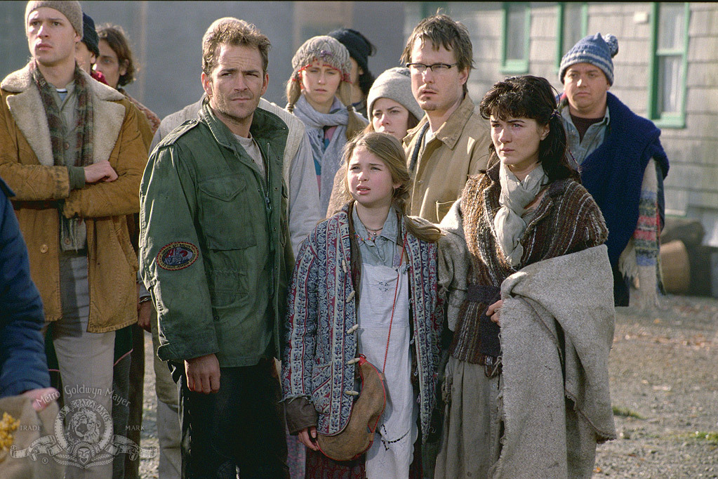 Still of Luke Perry, Gabrielle Miller, Kirsten Prout and Michael Eklund in Jeremiah (2002)