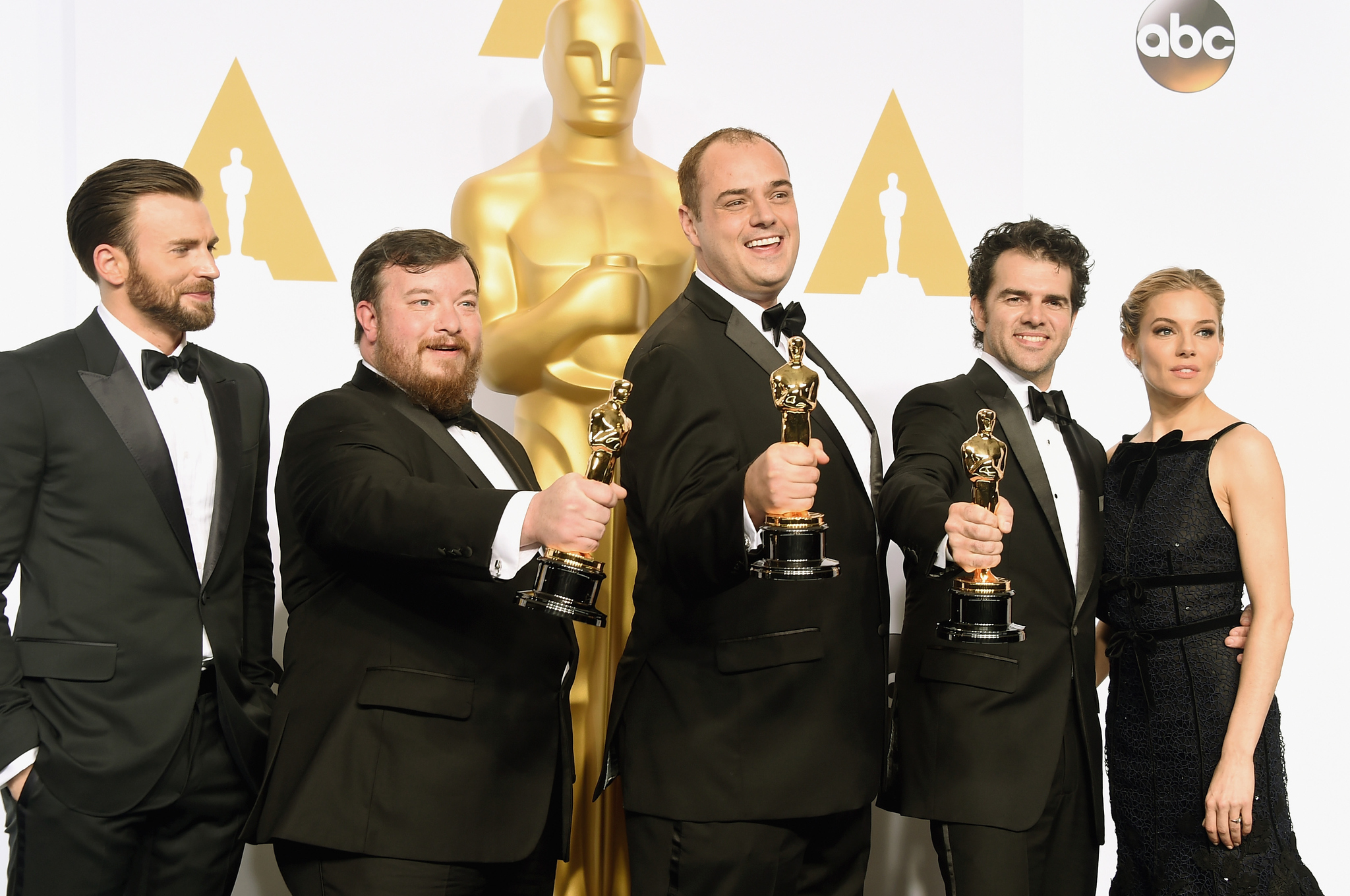 Chris Evans, Ben Wilkins, Craig Mann, Sienna Miller and Thomas Curley at event of The Oscars (2015)