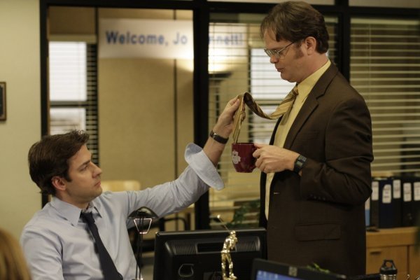 Still of Rainn Wilson and John Krasinski in The Office (2005)