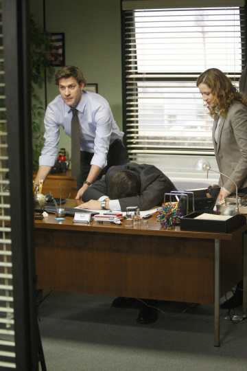 Still of Jenna Fischer and John Krasinski in The Office (2005)