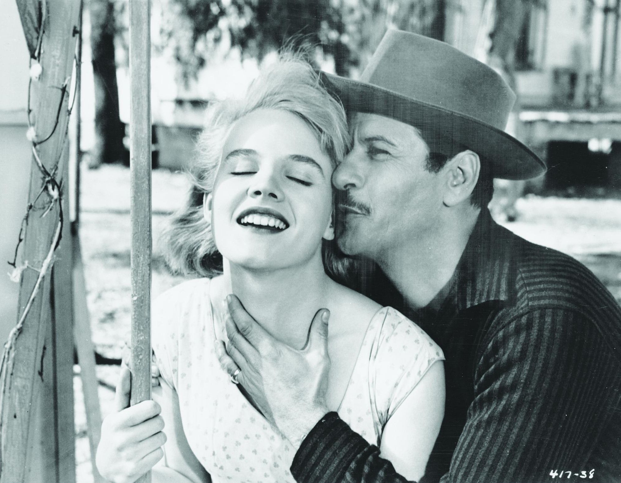 Still of Carroll Baker and Eli Wallach in Baby Doll (1956)