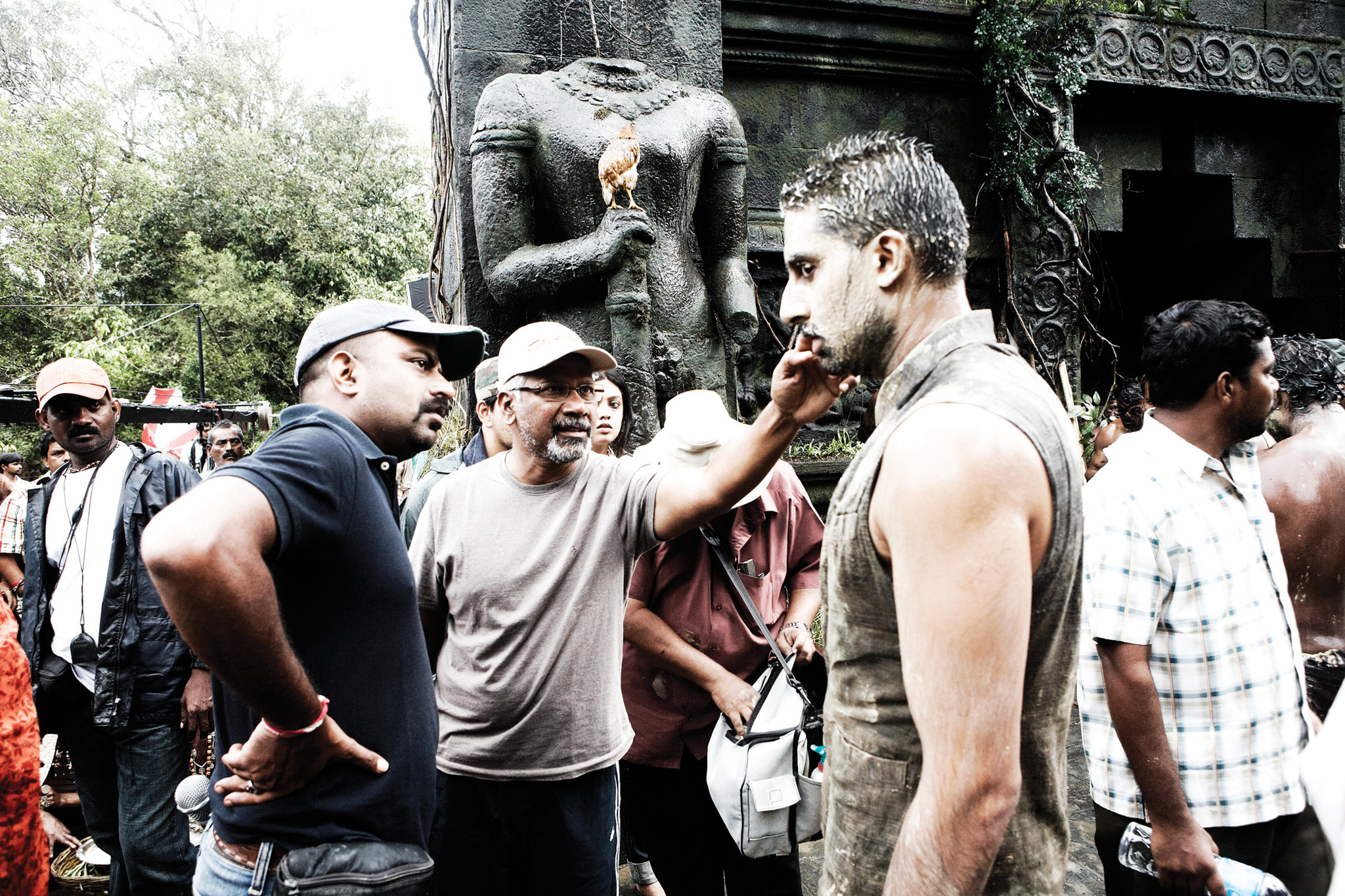 Still of Abhishek Bachchan and Mani Ratnam in Raavan (2010)