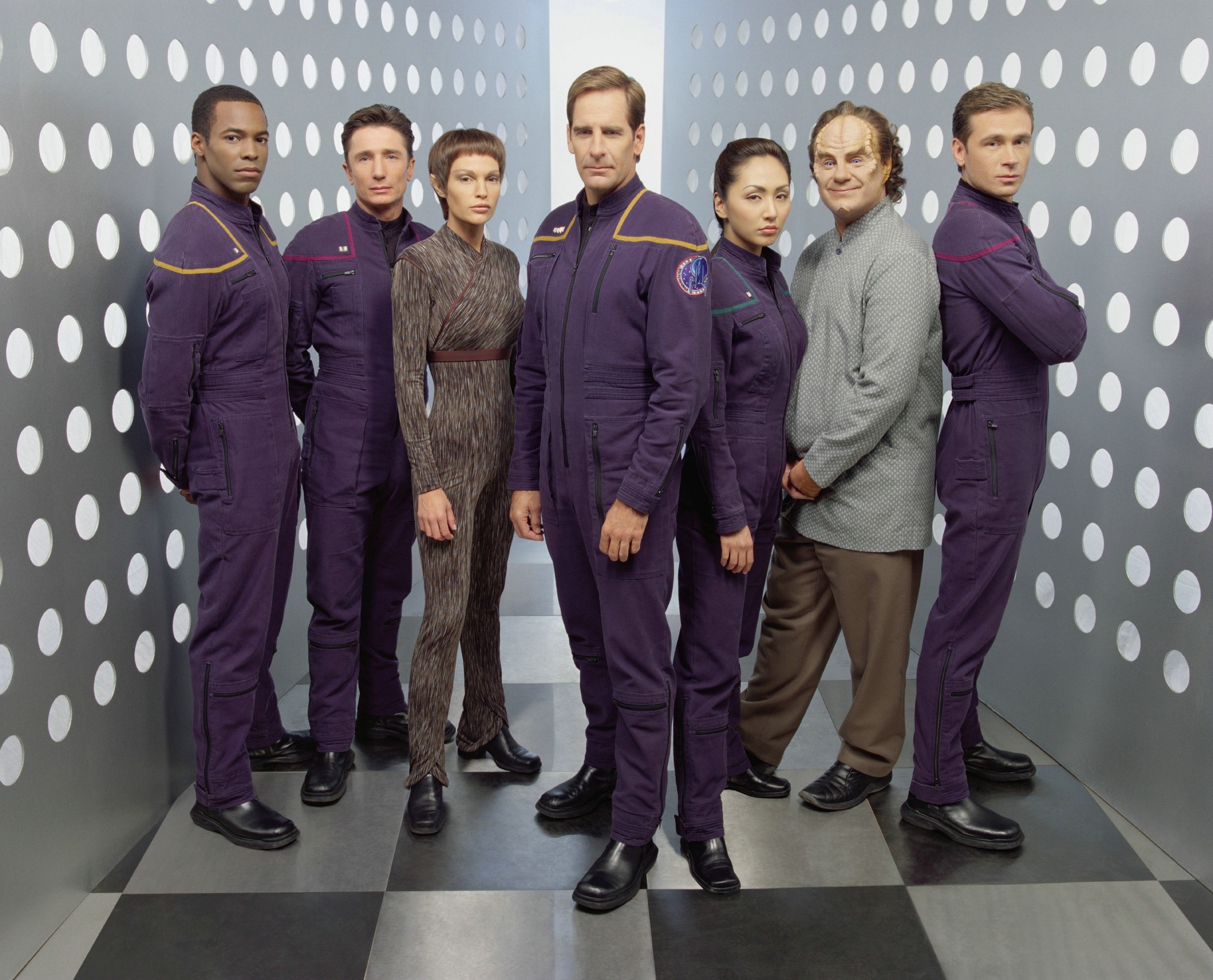 Still of Scott Bakula, John Billingsley, Jolene Blalock, Dominic Keating, Anthony Montgomery, Connor Trinneer and Linda Park in Enterprise (2001)