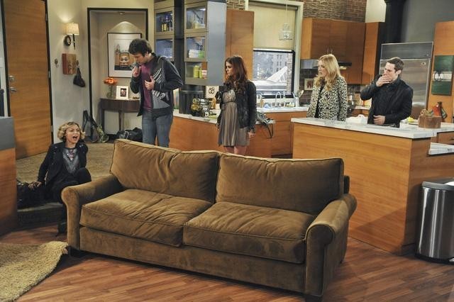 Still of Jennifer Finnigan, JoAnna Garcia Swisher, Samaire Armstrong and Jake Lacy in Better with You (2010)