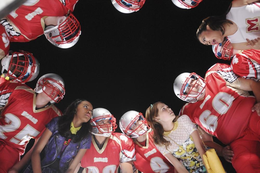 Still of Jesse Camacho, China Anne McClain, Ashley Argota, Kelli Berglund, Noah Centineo and Marshall Williams in How to Build a Better Boy (2014)