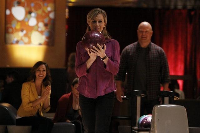 Still of Julie Benz, Michael Chiklis and Autumn Reeser in No Ordinary Family (2010)