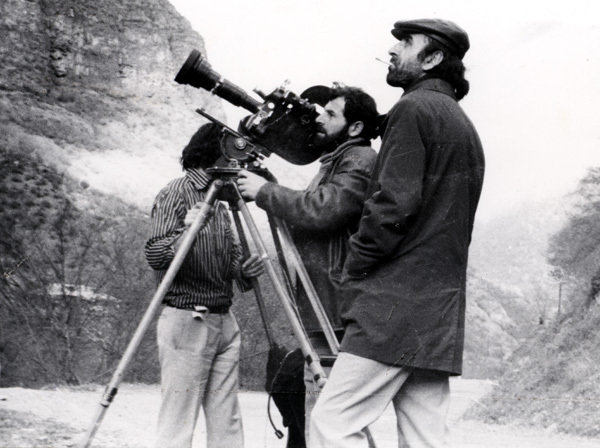 Cinematographer Mikhail Vartanov and Artavazd Peleshian during the filming of the Seasons of the Year (1975)
