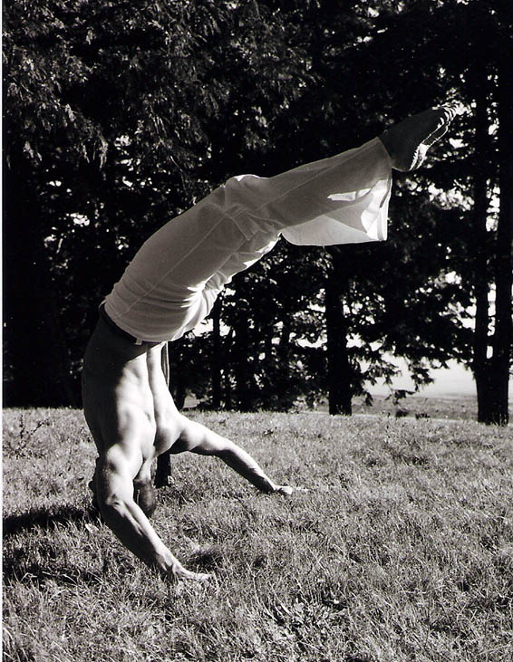 Paul Becker - Capoeira Head Stand