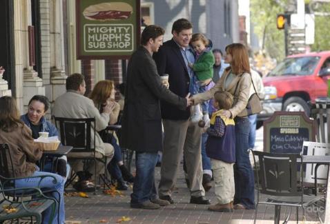 Still of Elizabeth Bogush, Brad William Henke and Bryan Greenberg in October Road (2007)