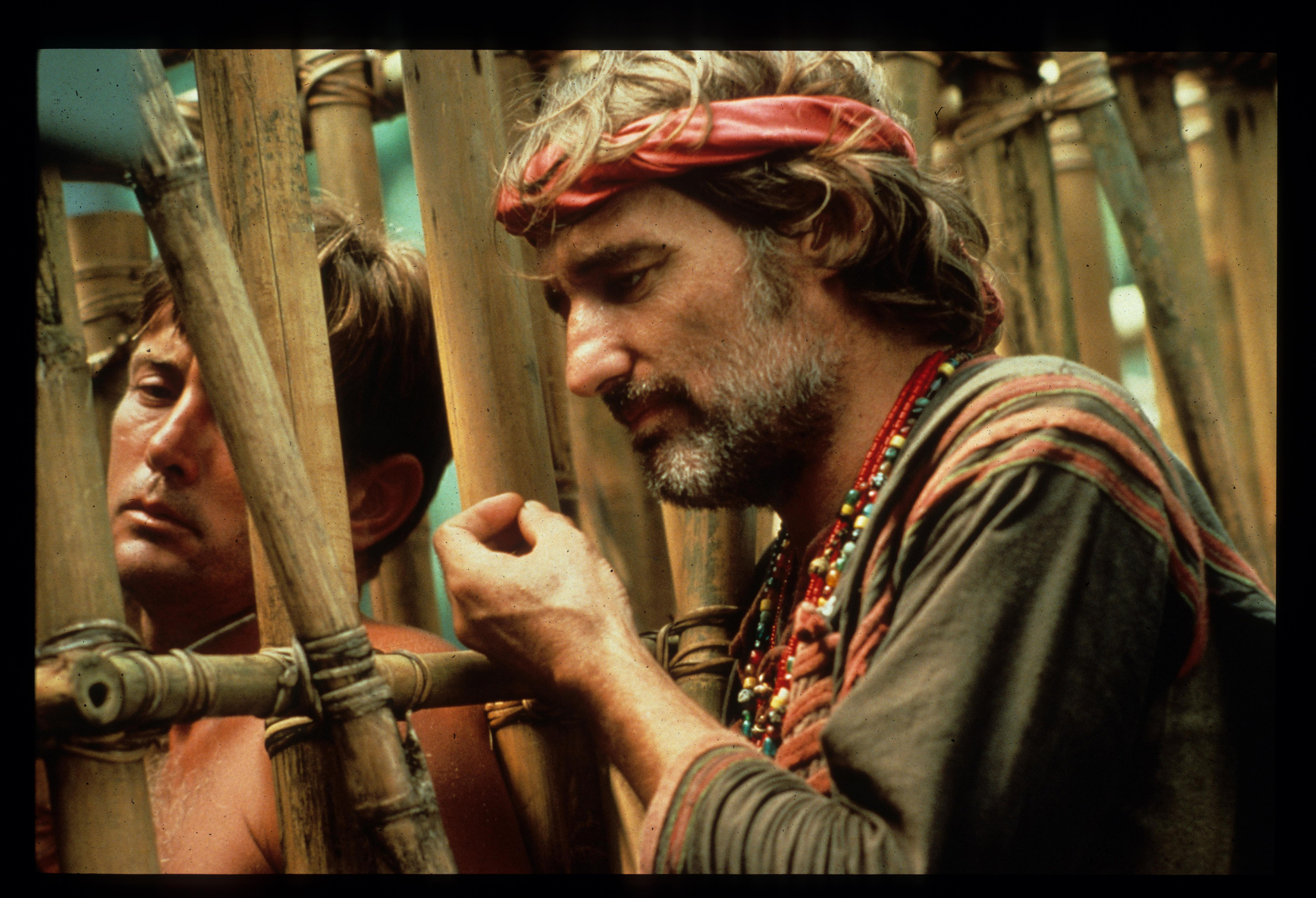 Still of Dennis Hopper and Martin Sheen in Siu dienu apokalipse (1979)