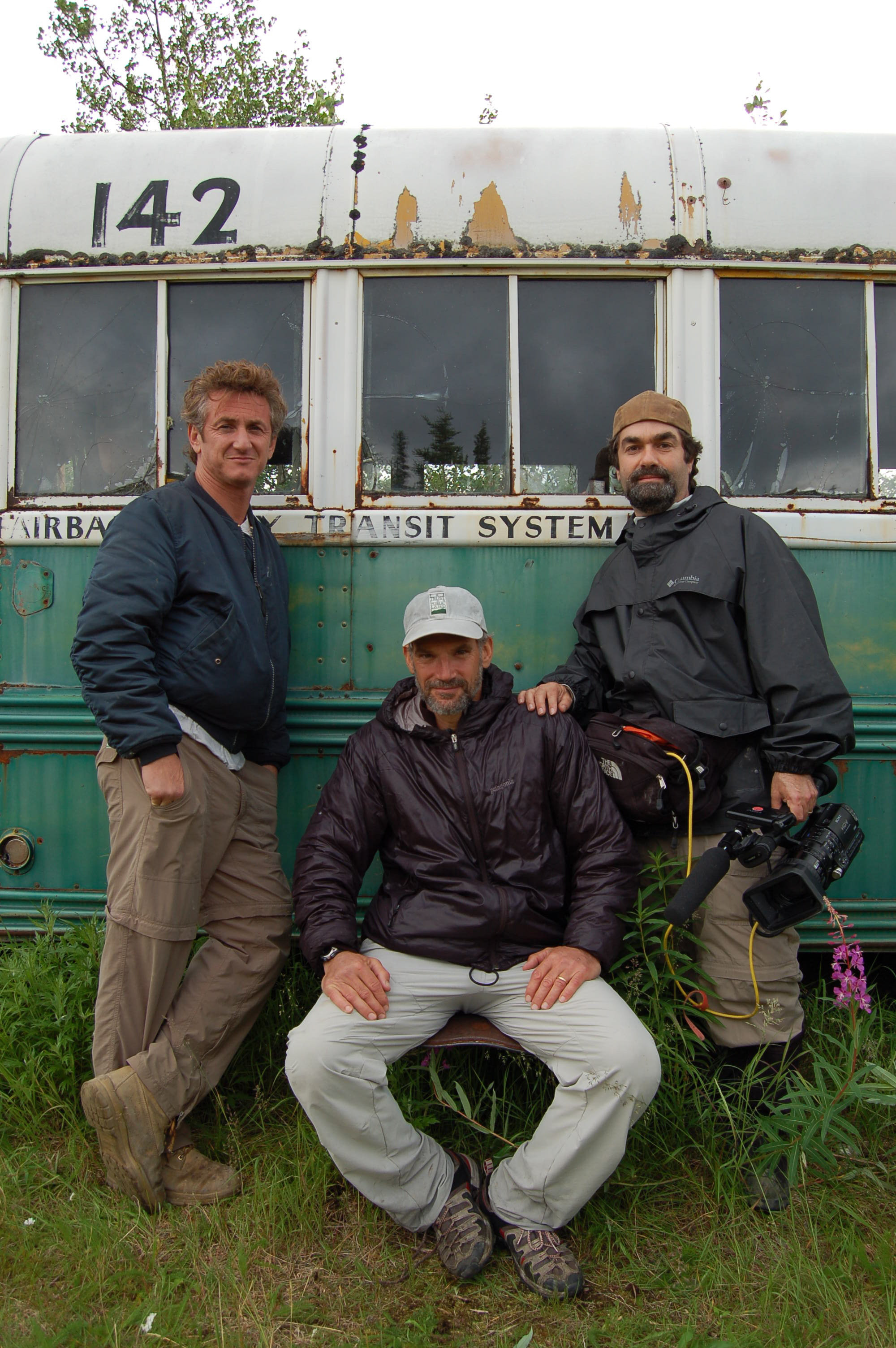 Sean Penn, Joe Berlinger and Jon Krakauer in Iconoclasts (2005)