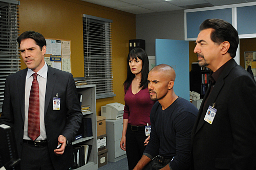 Still of Joe Mantegna, Thomas Gibson, Shemar Moore and Paget Brewster in Nusikalstami protai (2005)