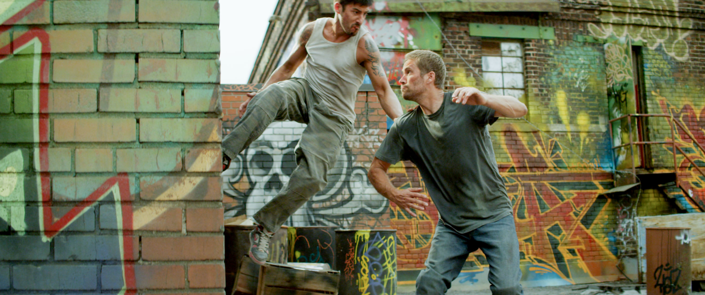 Still of Paul Walker and David Belle in 13 rajonas: plytu rumai (2014)