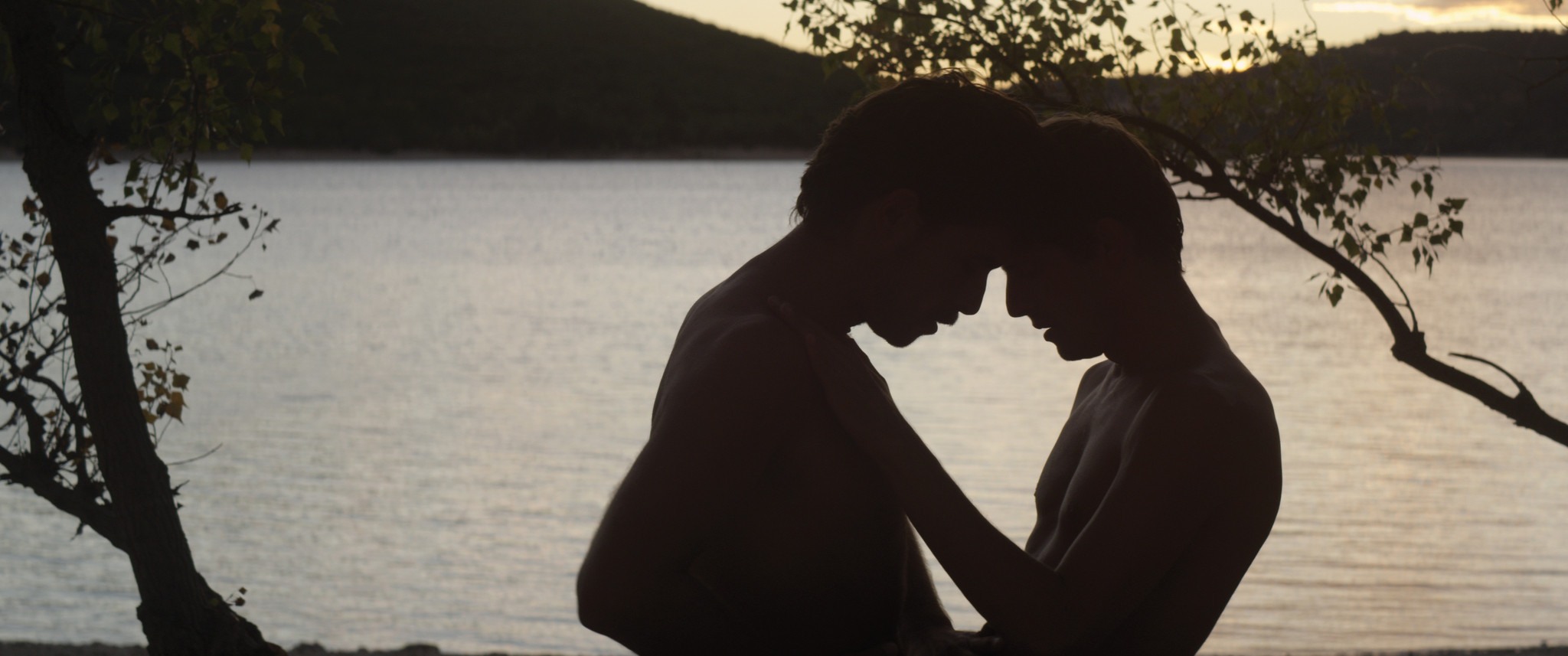 Still of Christophe Paou and Pierre Deladonchamps in L'inconnu du lac (2013)