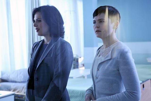 Still of Ginnifer Goodwin and Lana Parrilla in Once Upon a Time (2011)