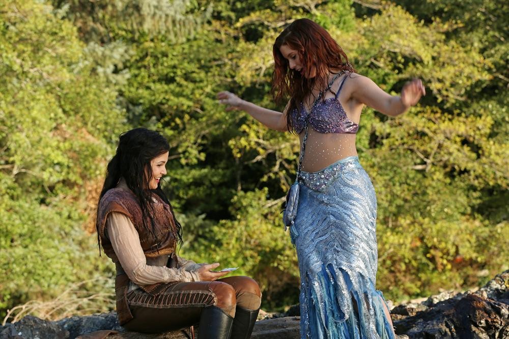 Still of JoAnna Garcia Swisher and Ginnifer Goodwin in Once Upon a Time (2011)