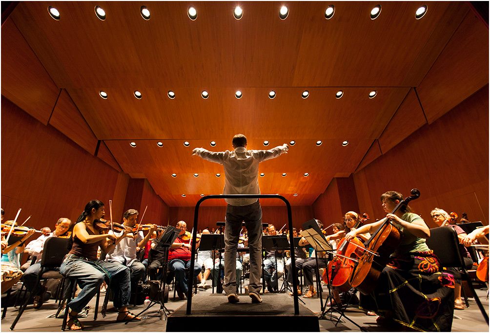 Federico Jusid conducting the Province of Cordoba Orchestra at the rehearsal concert of the International Film Music Festival Province of Cordoba