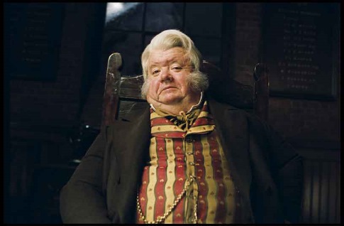 Still of Ian McNeice in Oliver Twist (2005)