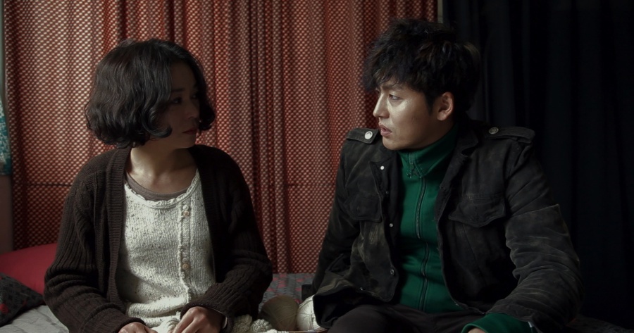 Still of Jung-Jin Lee and Min-soo Jo in Pieta (2012)