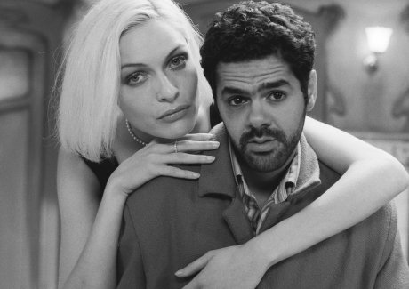 Still of Jamel Debbouze and Rie Rasmussen in Angel-A (2005)