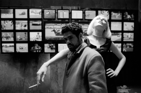 Still of Jamel Debbouze and Rie Rasmussen in Angel-A (2005)