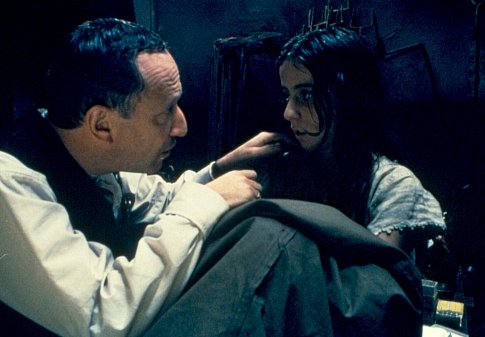 Still of Allan Corduner and Kamelia Grigorova in The Grey Zone (2001)