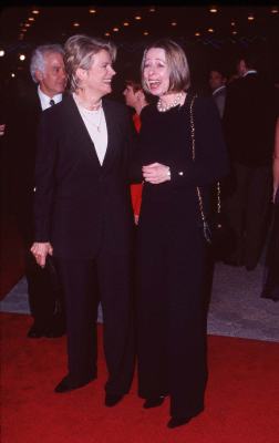 Candice Bergen and Diane English at event of Primary Colors (1998)