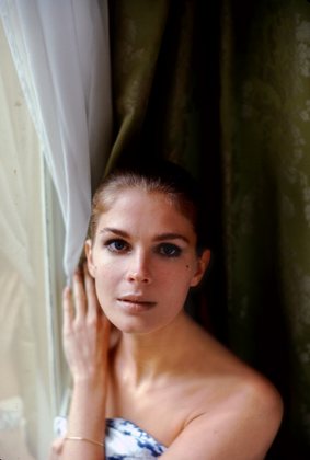 Candice Bergen in her Paris hotel room 1968 © 1978 Bob Willoughby