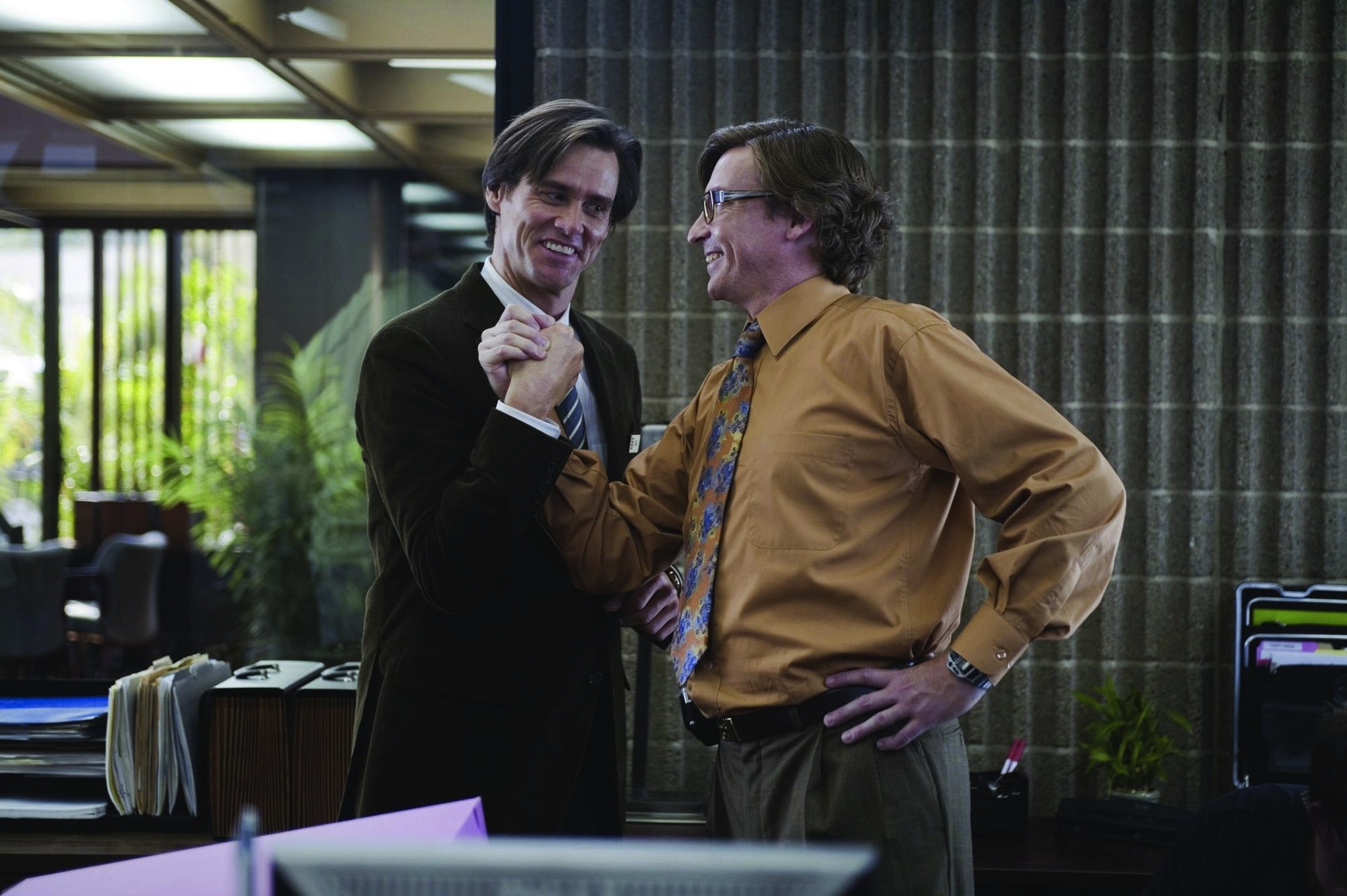 Still of Jim Carrey and Rhys Darby in Yes Man (2008)