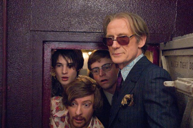 Still of Bill Nighy, Tom Sturridge and Rhys Darby in The Boat That Rocked (2009)
