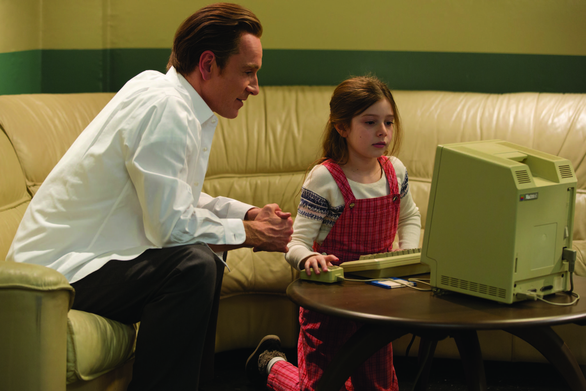 Still of Michael Fassbender and Makenzie Moss in Steve Jobs (2015)