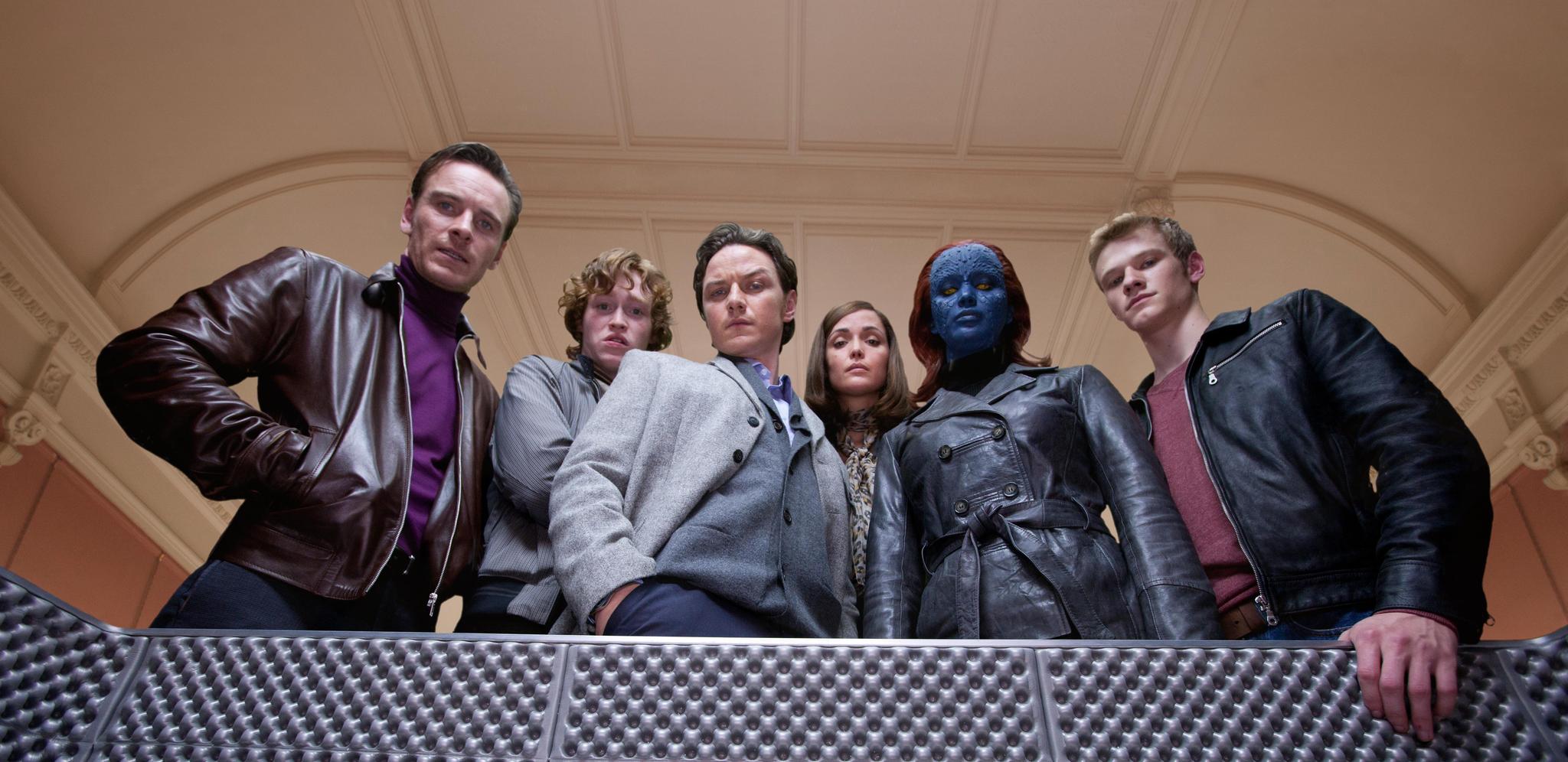Still of Rose Byrne, James McAvoy, Michael Fassbender, Lucas Till, Jennifer Lawrence and Caleb Landry Jones in Iksmenai: pirma klase (2011)